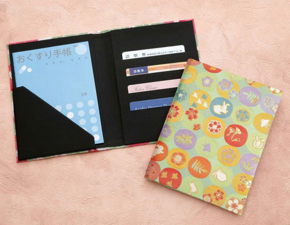 さくらお薬手帳ケース（金襴布付き）