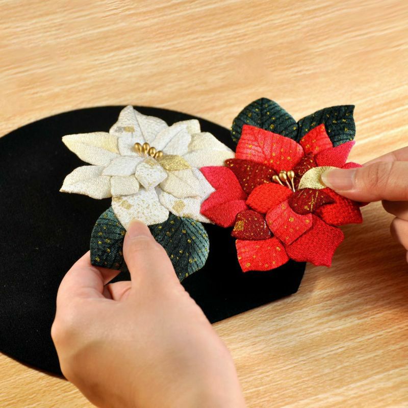 押絵飾り・花歳時記（ポインセチア）｜株式会社さくらほりきり