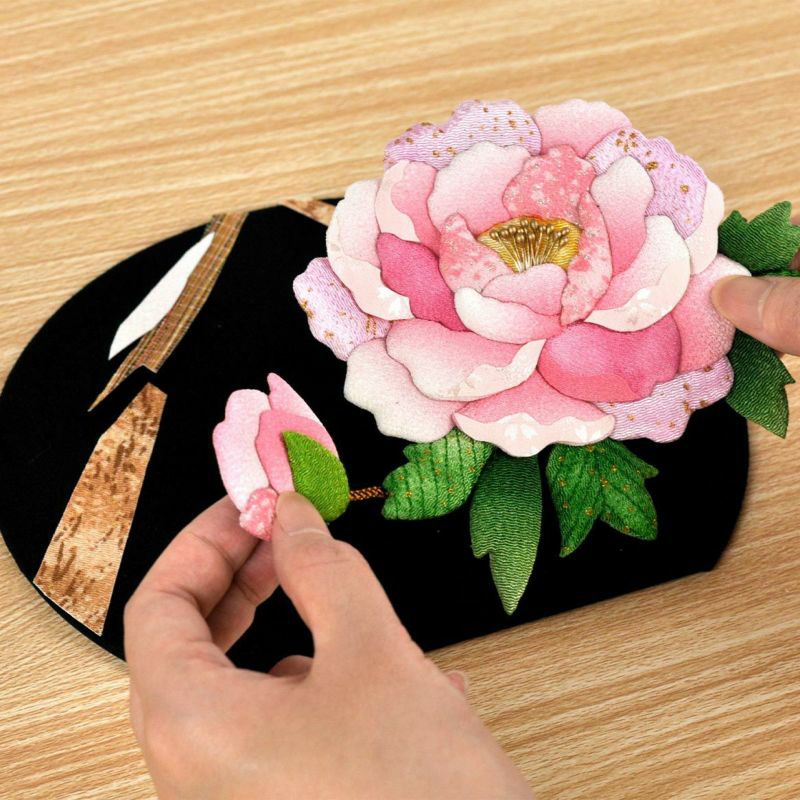 押絵飾り・花歳時記（冬ぼたん）｜株式会社さくらほりきり