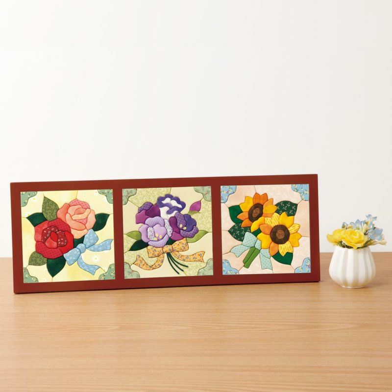 3つ並べて飾れる三面額はタテヨコ兼用です