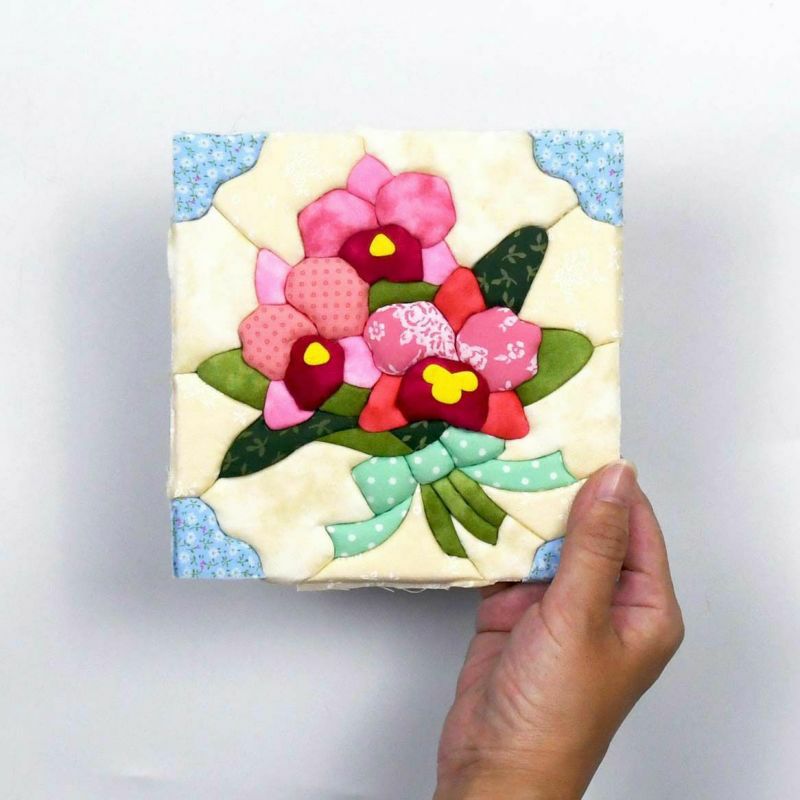 きめこみ誕生花・カトレア（1月）｜株式会社さくらほりきり