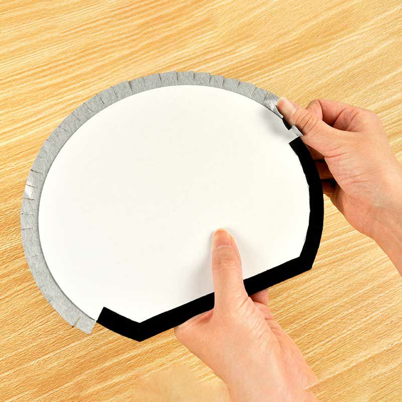 土台はボール紙をくるんで作ります