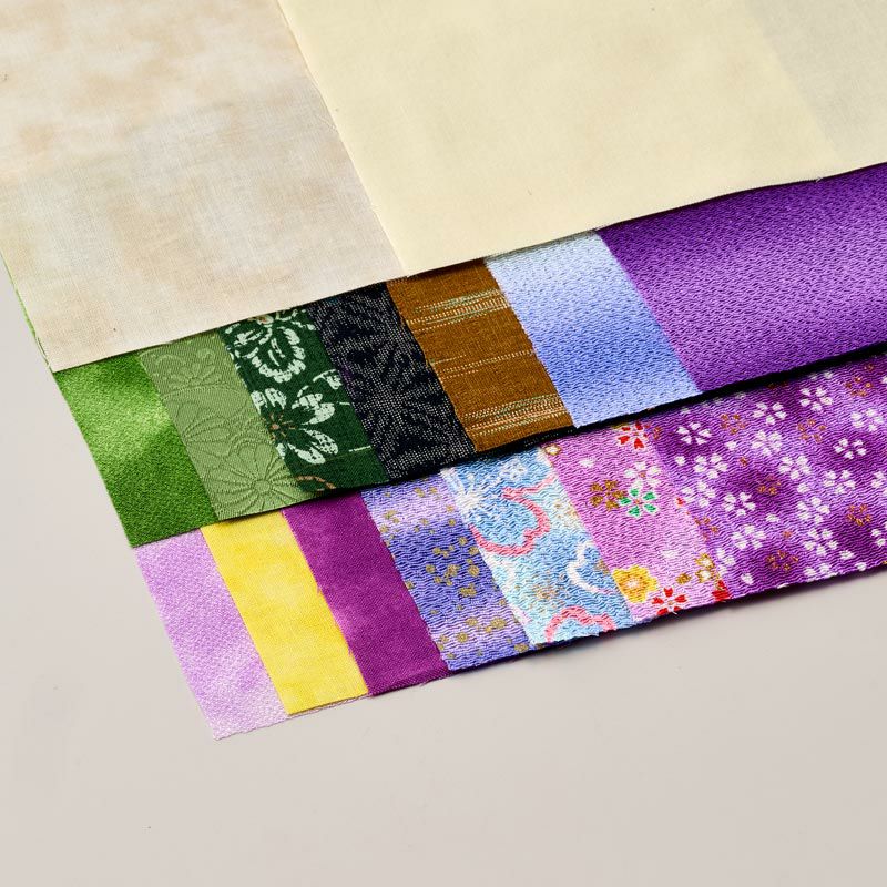 ちりめん友禅の布とぼかしの布を16枚使用