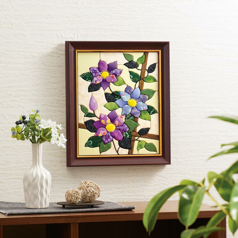 額は別売りです。和洋室問わず飾れます