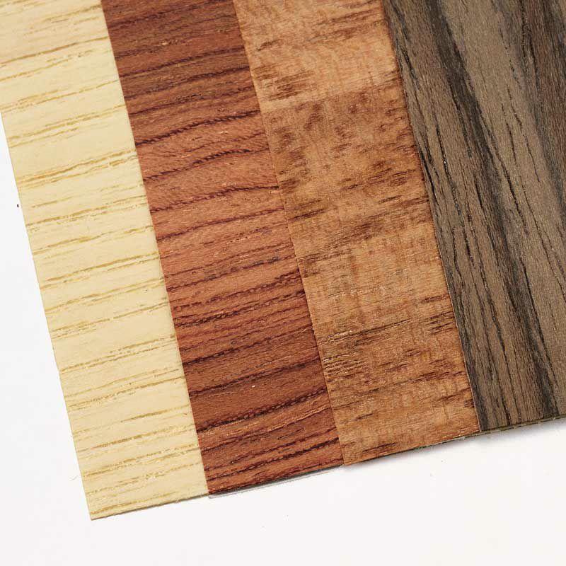 天然木のシートを4枚使用します