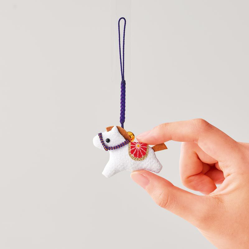 ちりめん根付・五福うま｜株式会社さくらほりきり