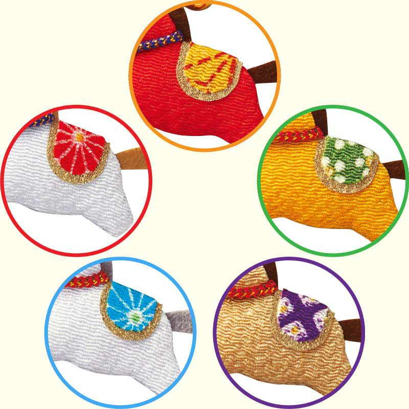 鞍は全て小紋柄で可愛らしく馬を彩ります