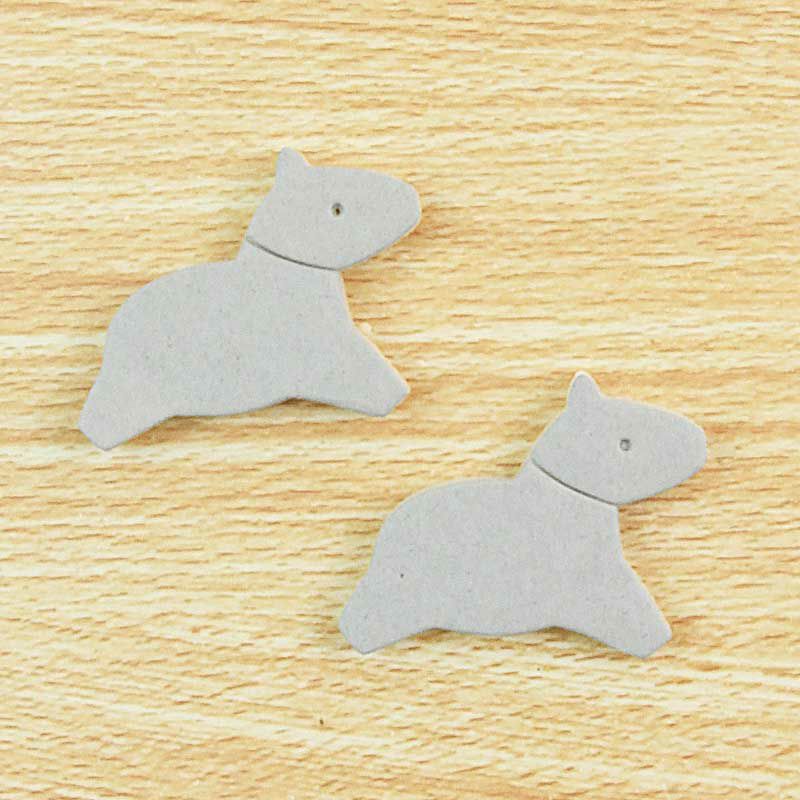 目の位置にはあらかじめ印が付いています