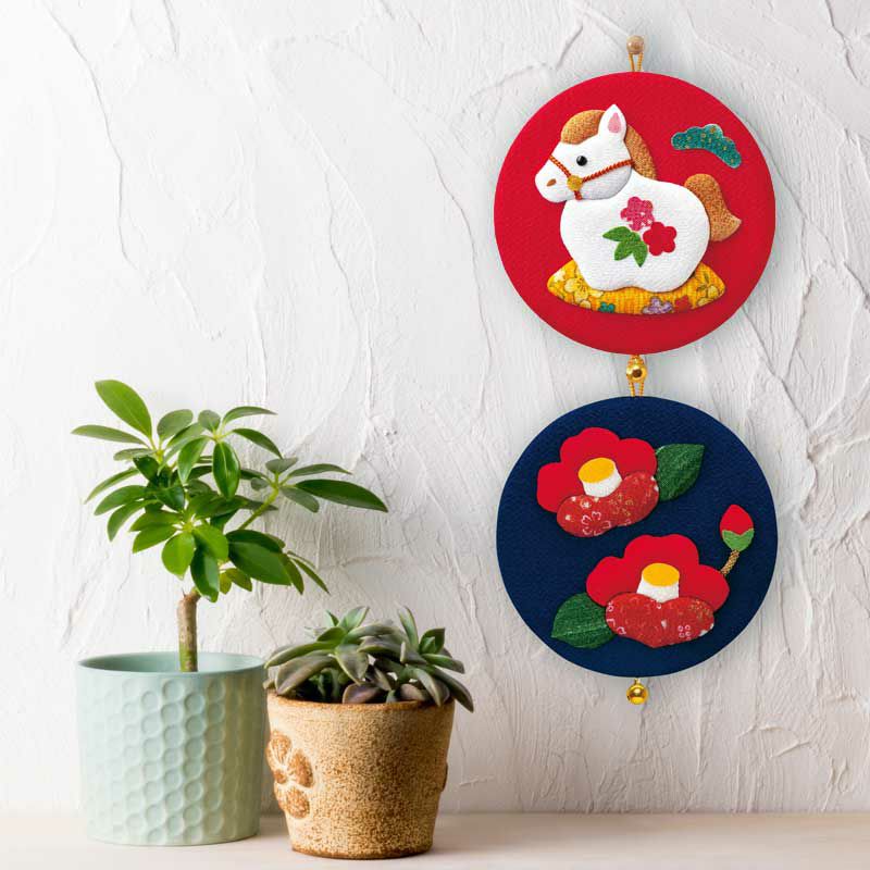 直径13cmと小ぶりで気軽にお部屋に飾れます