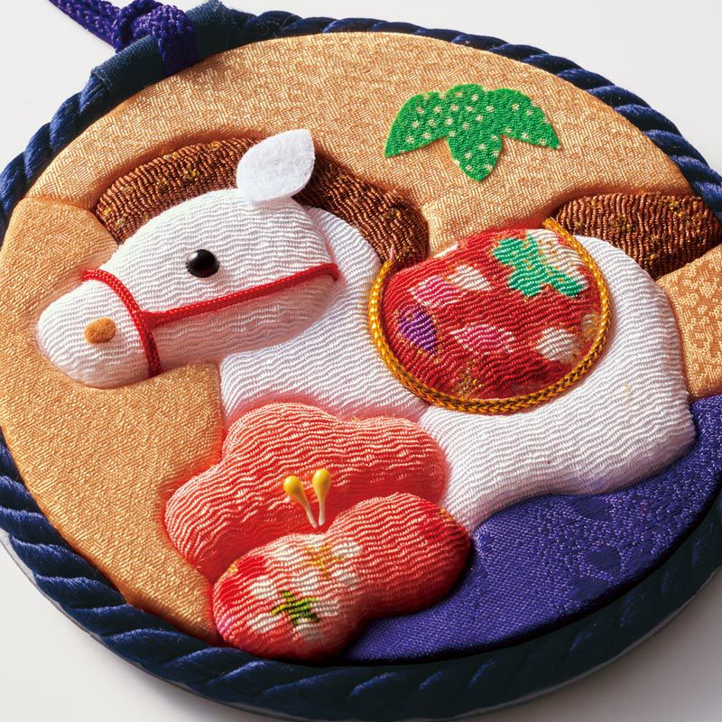 布の柔らかい質感とパッチワークのふんわり感を表現しました