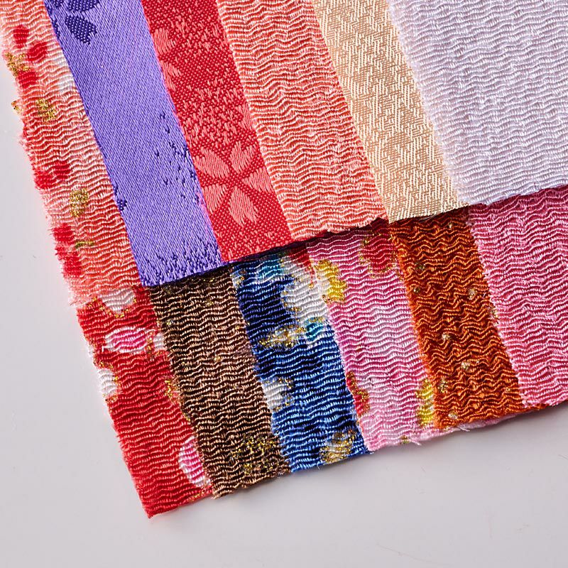 彩り豊かな12種類の布を使います