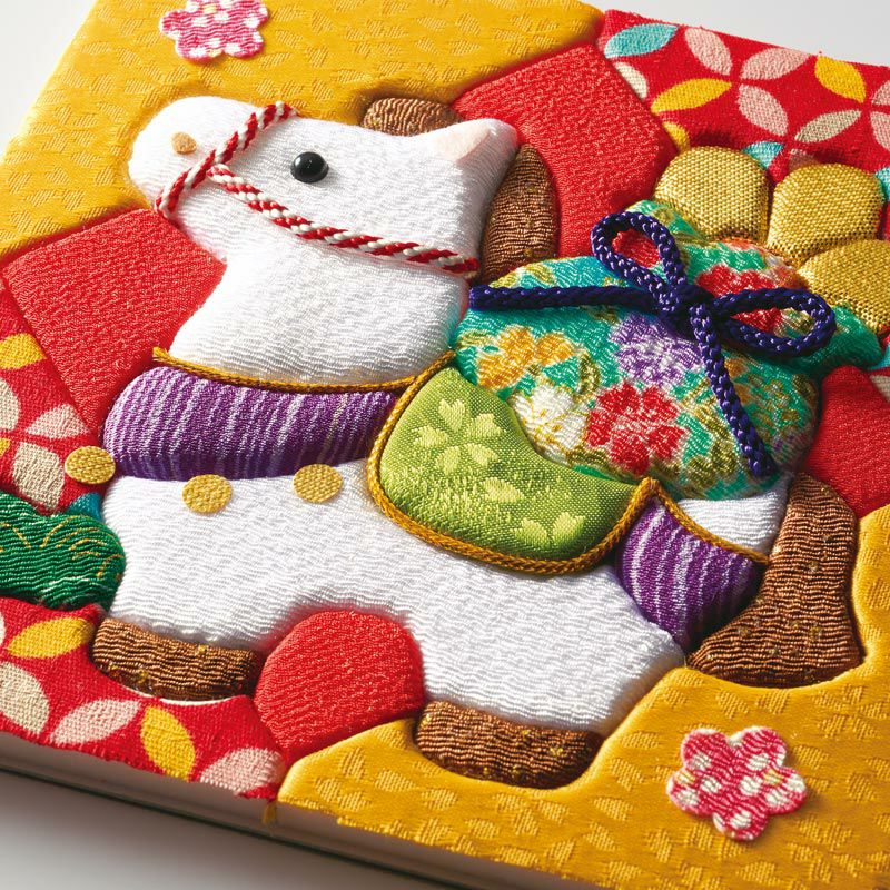 布の柔らかい質感とパッチワークのふんわり感を表現しました