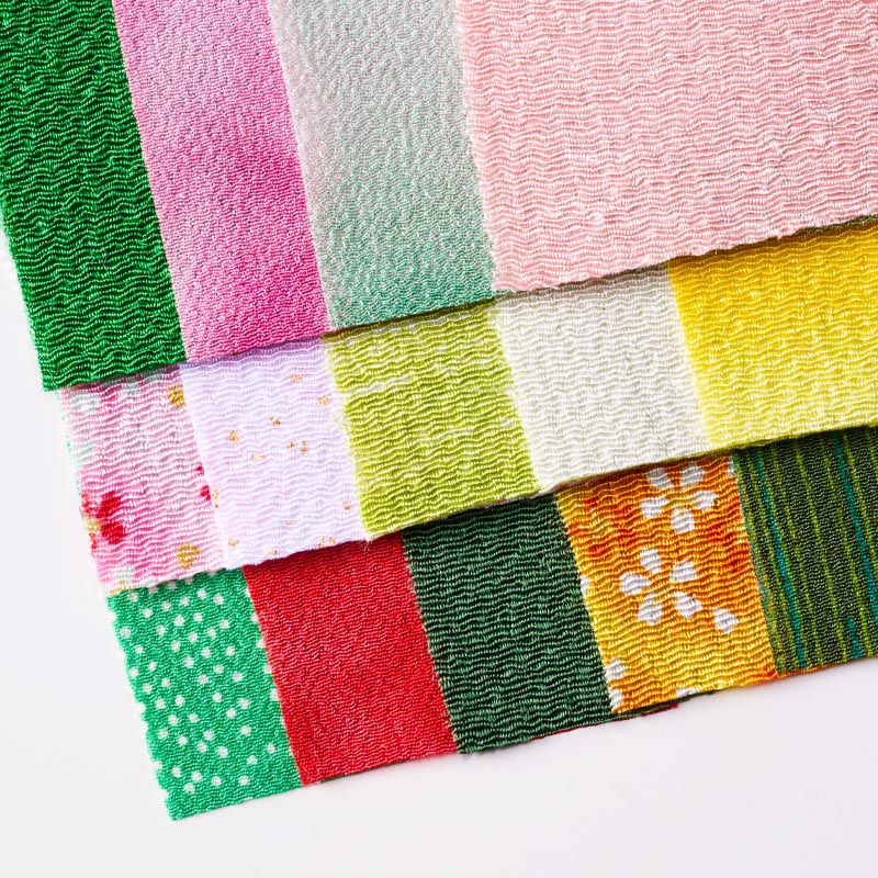 14枚の色鮮やかな国産のちりめん布を使用しています