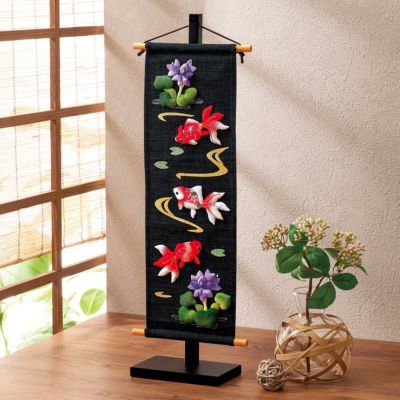 優雅に泳ぐ金魚がお部屋に涼を運びます