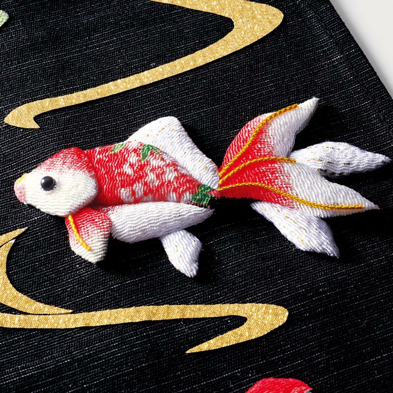 美しいぼかしのちりめん布で作ります