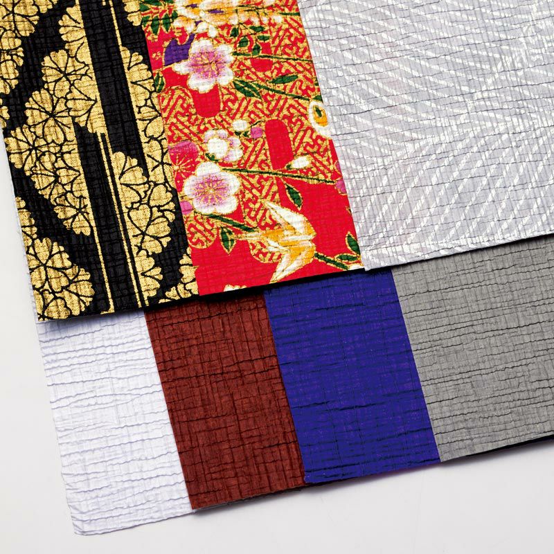 ちりめん(しわ)加工した手染めの和紙を7枚使用