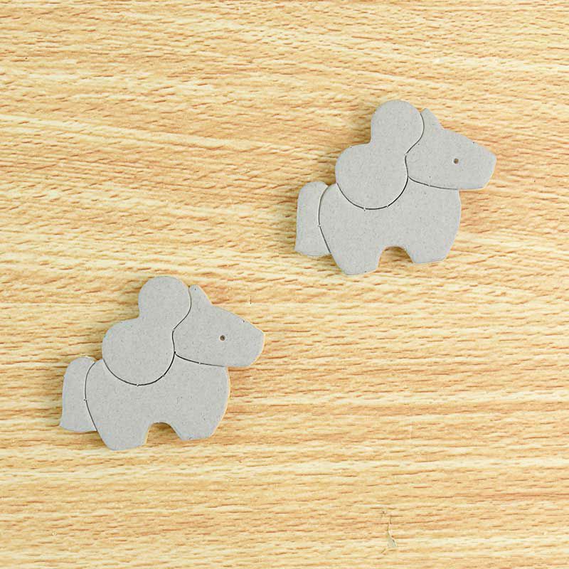 目の位置にはあらかじめ印がついています