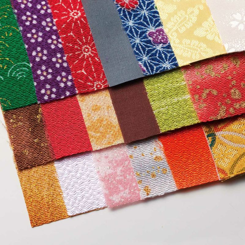 様々な素材感の生地を19枚使用