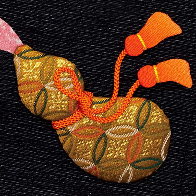 瓢箪は豪華な七宝柄の金襴布を使って作ります