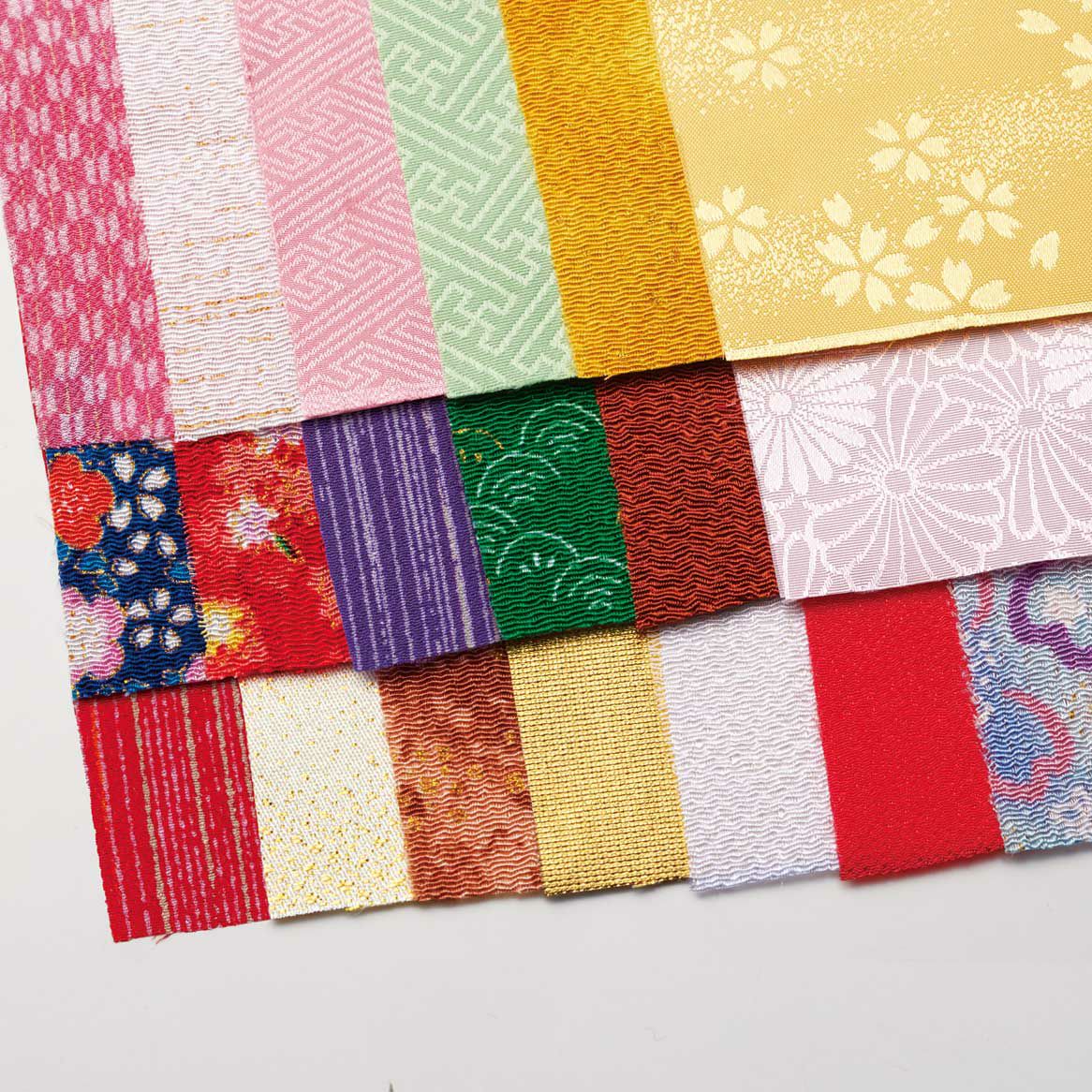 様々な素材の生地を19種類使用