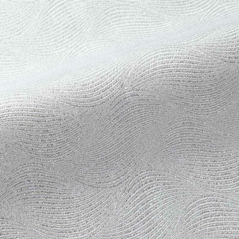 流れる曲線が優美で上品な柄の金襴布を使用