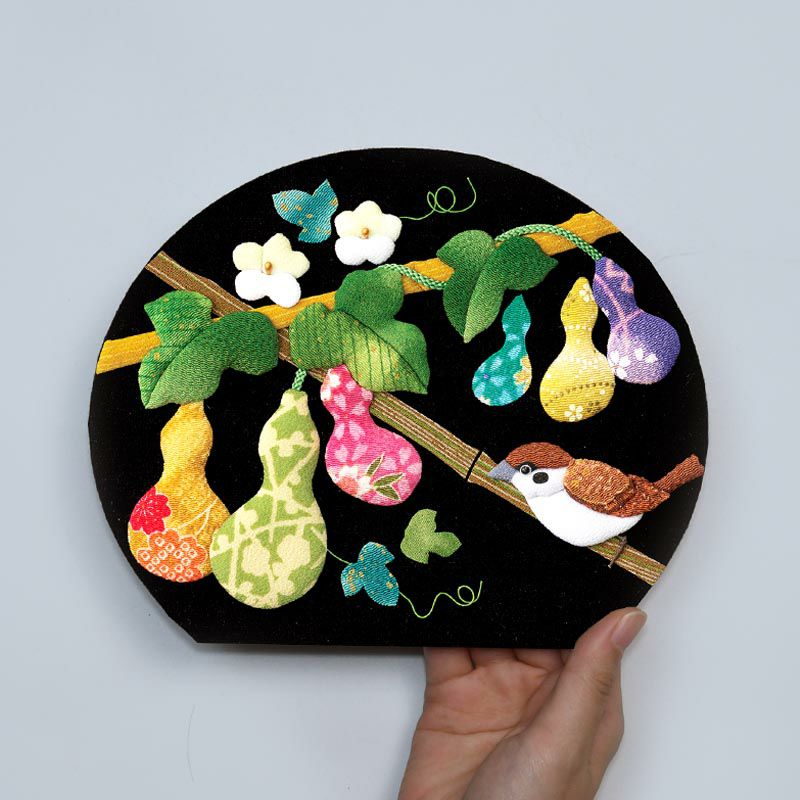 古布　江戸縮緬　押絵　ハンドメイド　タペストリー　つまみ桜と座り雛 古布 江戸縮緬 押絵 ハンドメイド タペストリー つまみ桜と座り雛