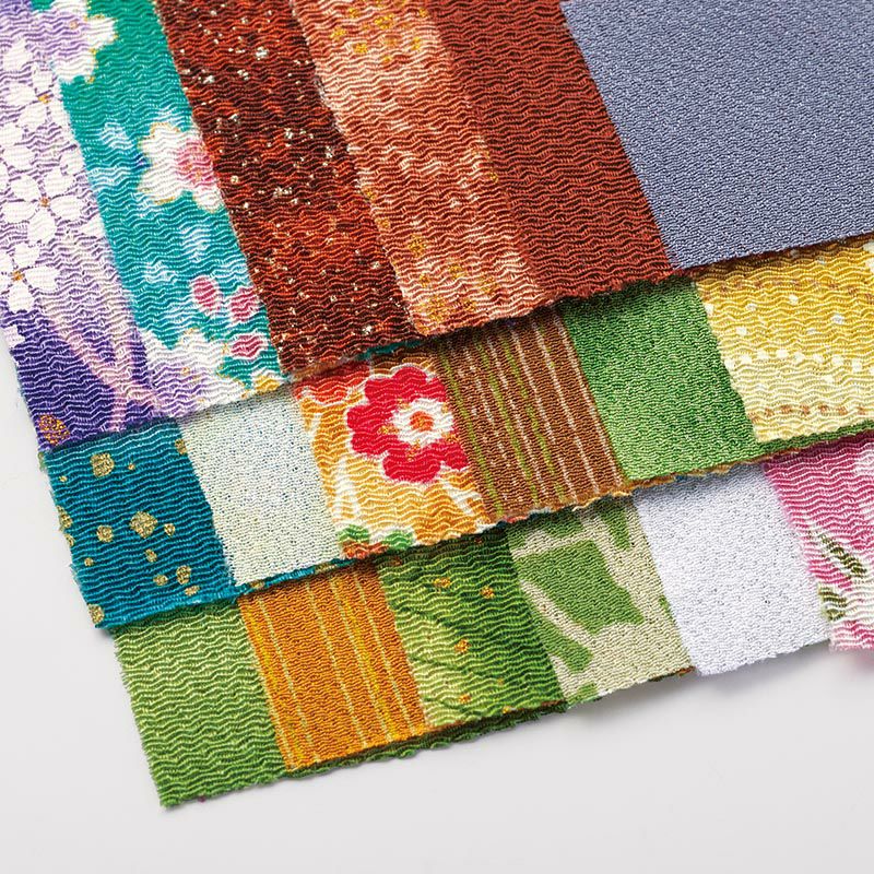 鮮やかなちりめん布を18枚使用しています