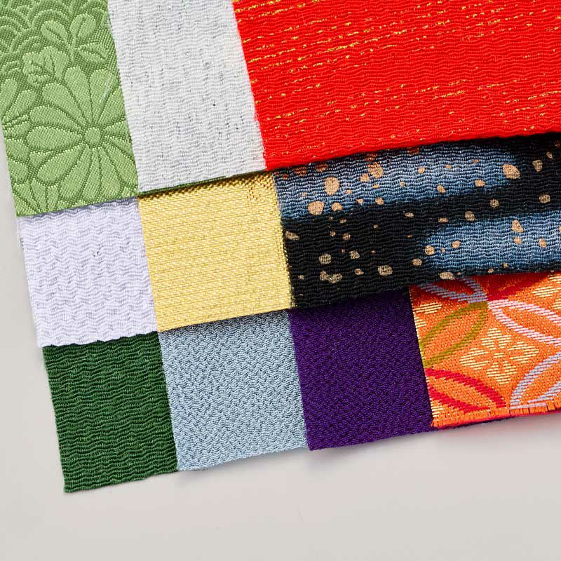 10枚の布を使って躍動感溢れる馬を表現します