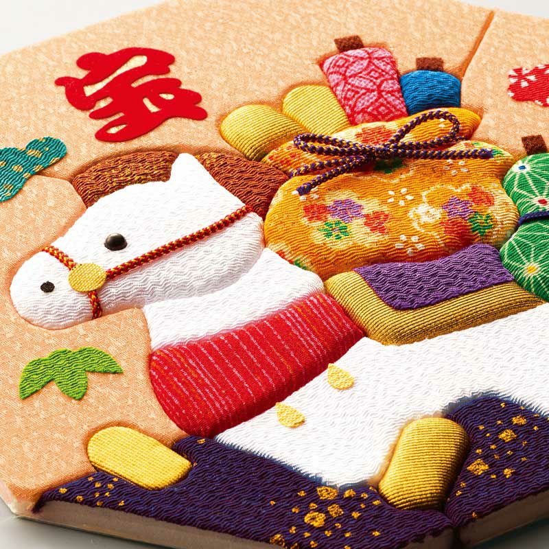 馬や宝袋をふっくら立体的に仕上げます