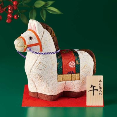 馬は仕事運や出世運アップの象徴。お部屋に飾って福を招きます