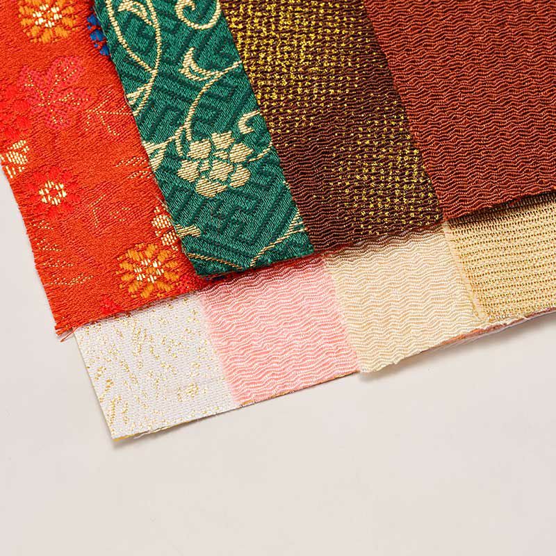 ８枚の布を使用します