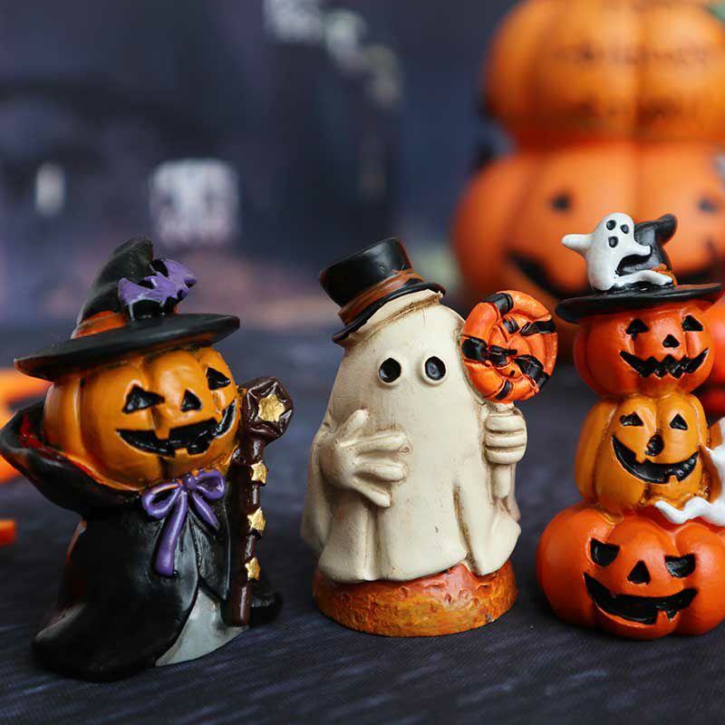 先祖の霊とともに現れる悪霊や魔女に襲われないように仮装していたことがハロウィンの起源といわれています