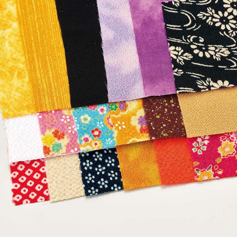 色鮮やかな布を18枚使って作ります