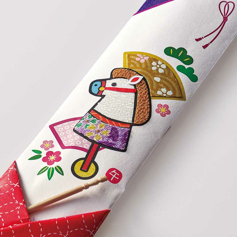 ちりめん布と友禅和紙の鮮やかな色彩と光沢を活かして、美しい箸袋に仕上げます