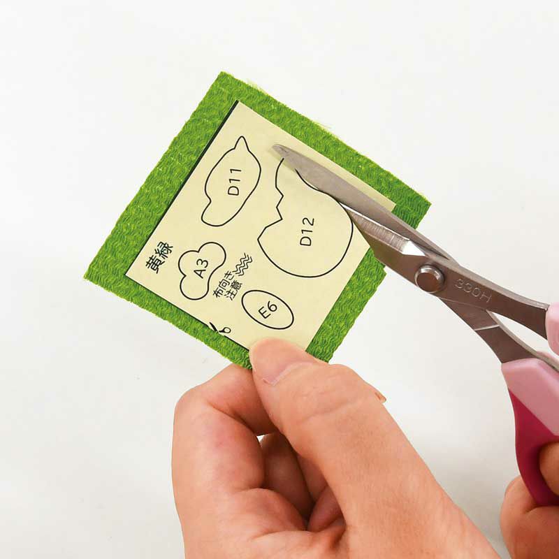 「布を切って」「貼る」だけの2工程で簡単に作れます