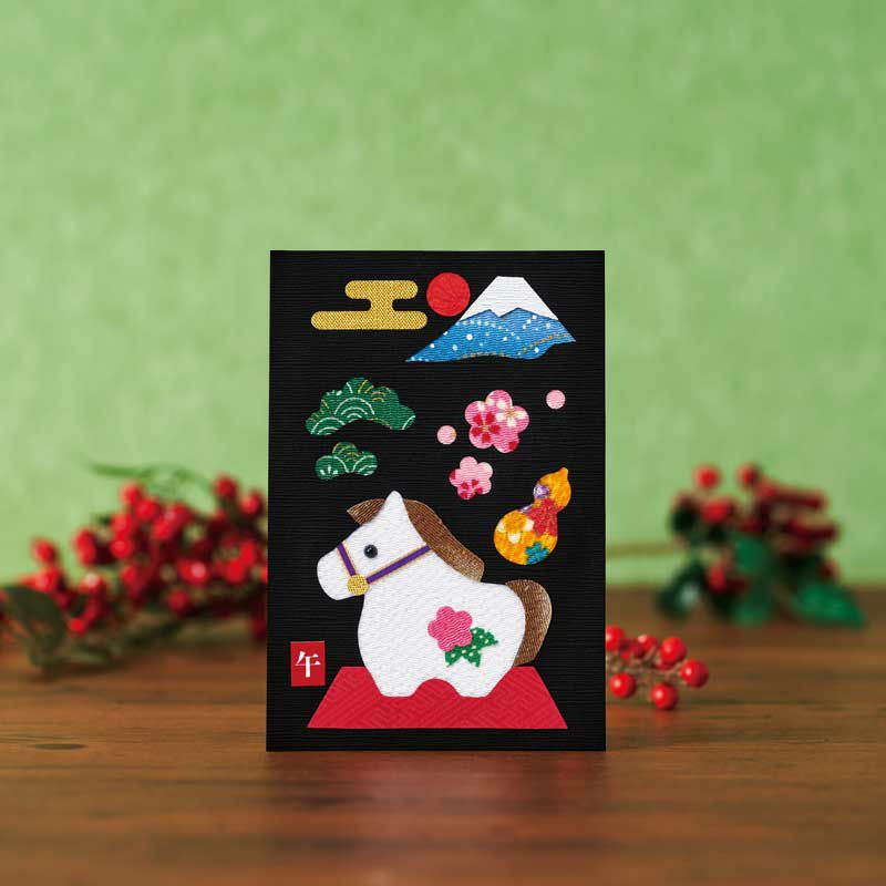 民芸玩具調のうまに縁起物を盛り込んだ華やかな干支飾り