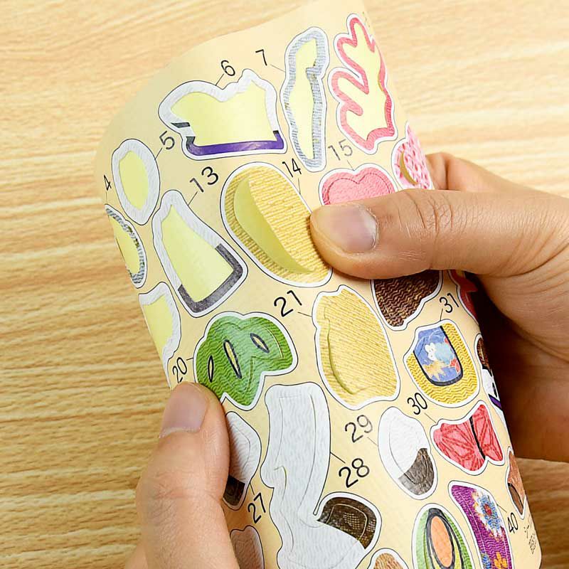 シールは厚みがあるので台紙からはがしやすい