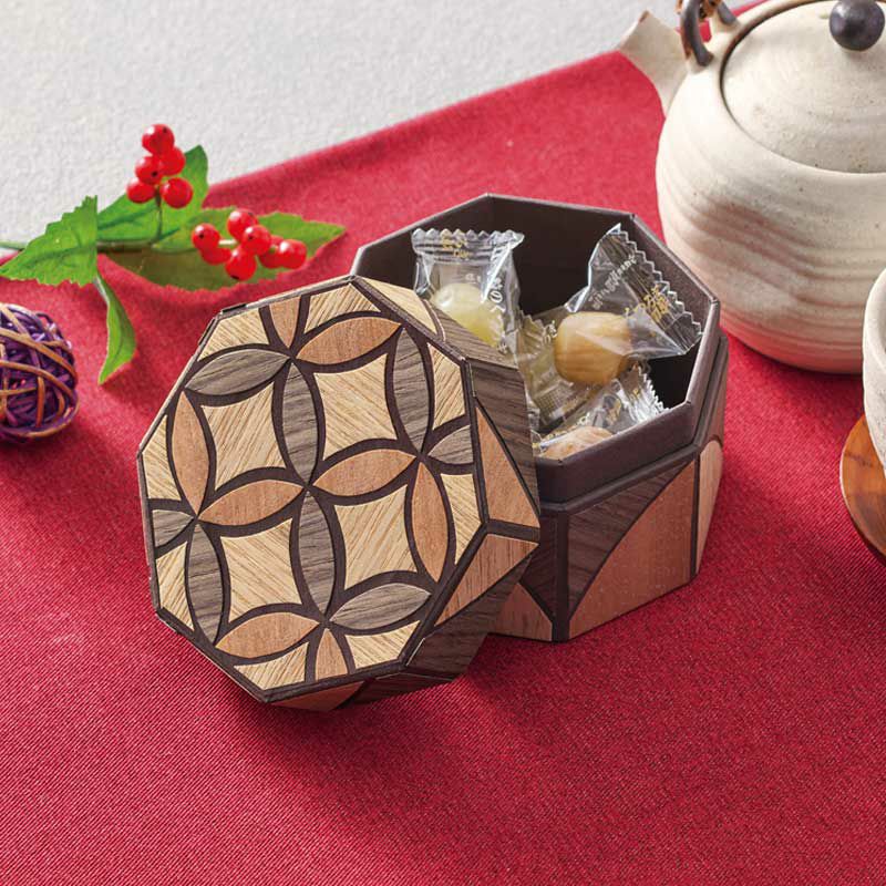 寄木細工風の高級感のある小箱は、手作りとは思えない完成度！