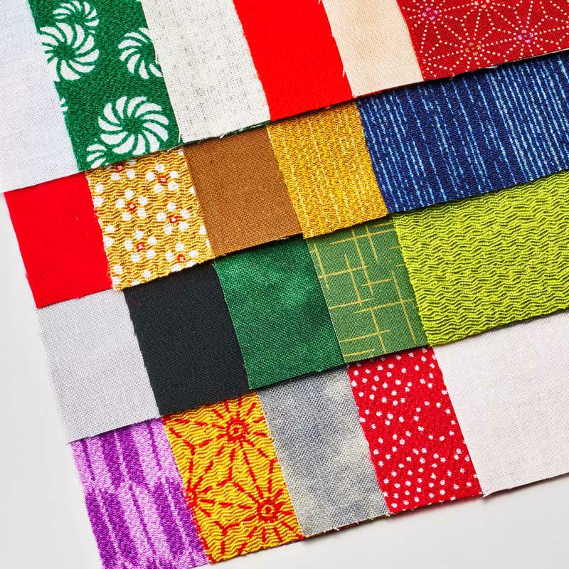 色柄の楽しい21枚の布を使って作ります