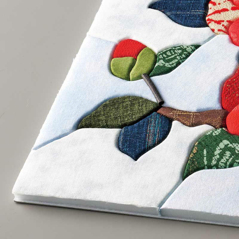 つるの部分は溝に沿って貼り付けます