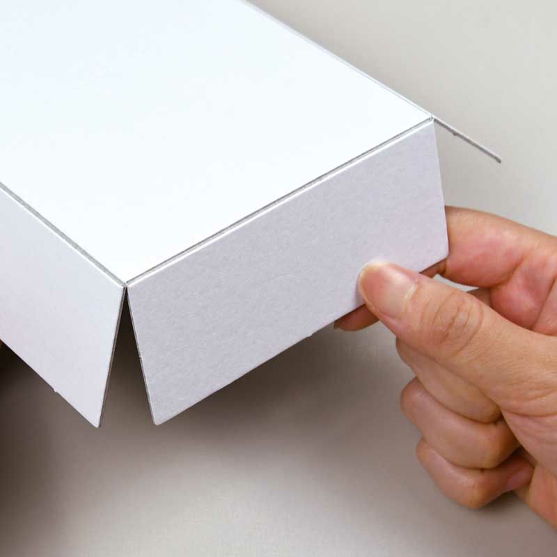 部品のボール紙には、あらかじめスジが入っていて組み立てやすい仕様です