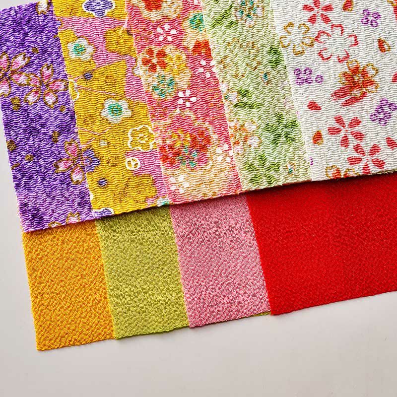 彩り豊かな可愛らしい花柄のちりめん布で作ります