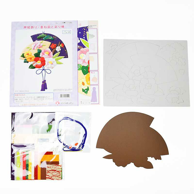 セット内容／説明書（実物大図付き）、パーツ早見表、ウレタン付きボール紙（型抜済）、布、裏板紙（型抜済）、小物