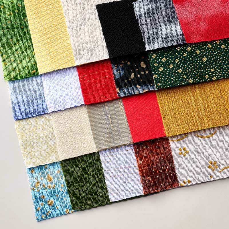 19枚のちりめん布と、金襴布を2枚使って豪華に仕上げます