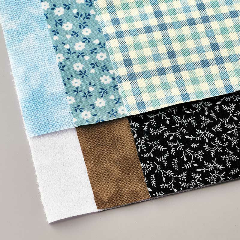 可愛らしい柄布を含む6枚の布を使って仕上げます