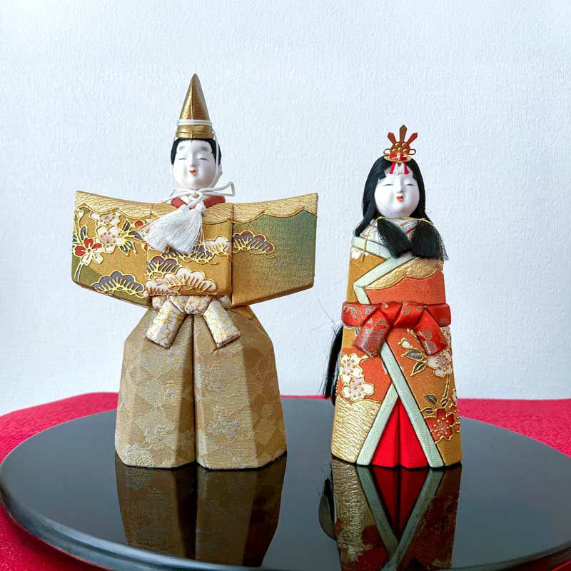 立雛は桃の節句の飾りとしてだけでなく、格式ある伝統的な人形として今も親しまれています