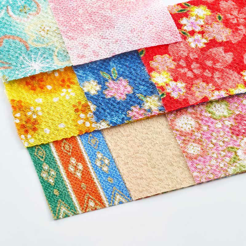 色鮮やかなちりめん布と艶のあるジャガード生地など合わせて8枚使います