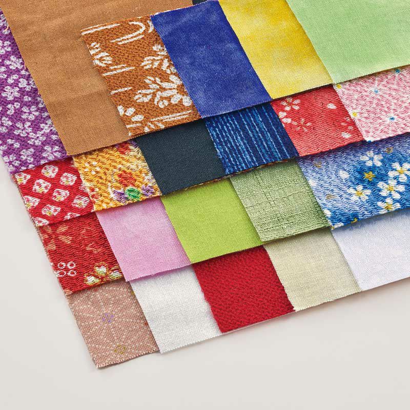 可愛らしい柄や色合いの布を22枚使って作ります