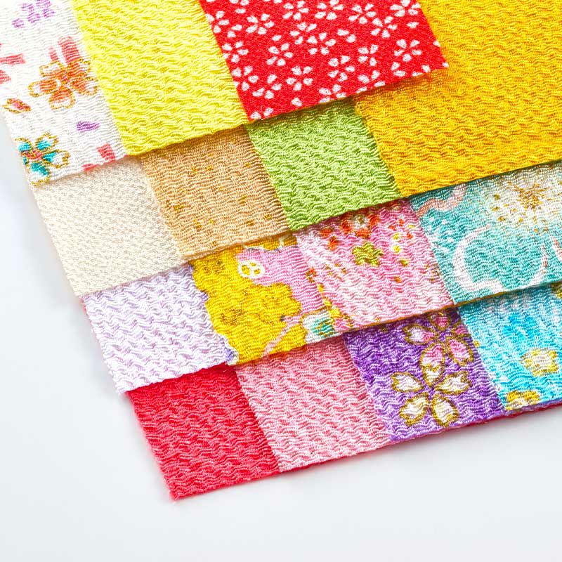 優しい色合いの彩り豊かなちりめん布を15枚使用