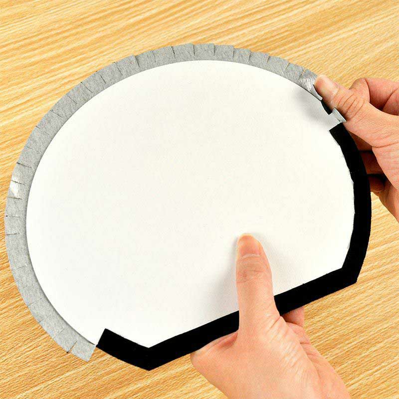 土台はボール紙をくるんで作ります